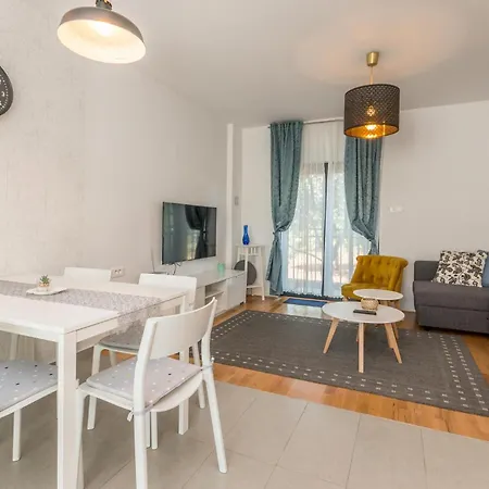 2 Bedroom Amazing In Sukosan