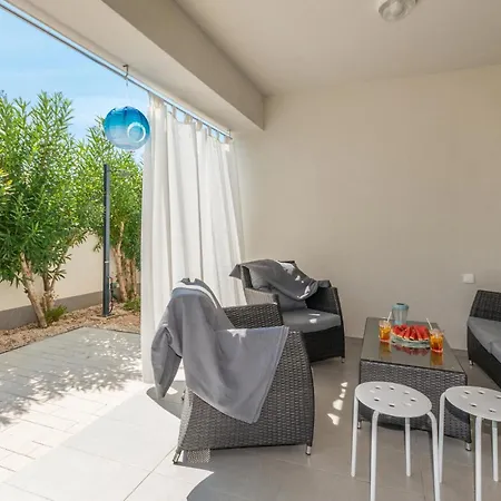 2 Bedroom Amazing In Sukosan
