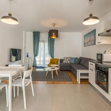 2 Bedroom Amazing In Apartment
