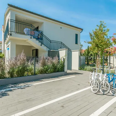 Apartment 2 Bedroom Amazing In Sukosan