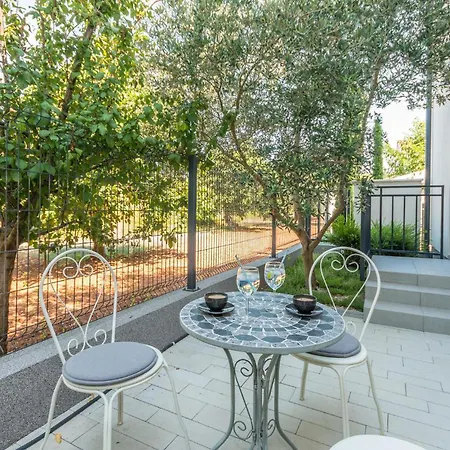 2 Bedroom Amazing In Apartment Sukosan