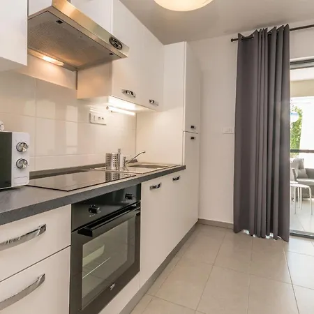 Apartment 2 Bedroom Amazing In Sukosan
